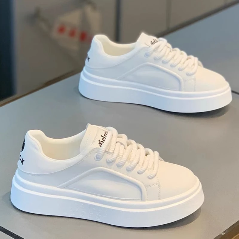 男鞋春秋新款痞帅低帮厚底小白鞋圆头百搭板鞋增高透气爆款休闲鞋