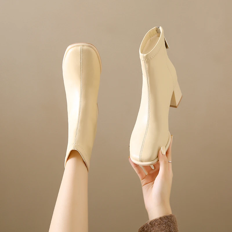 高跟小短靴女2025新款秋冬季单靴加绒瘦瘦靴白色粗跟韩系小踝靴