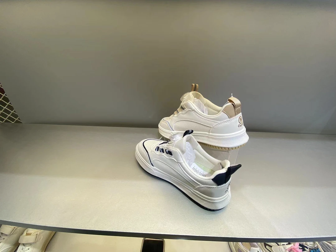 新款转转扣板鞋【直播中下单，以主播拿的为准】8077