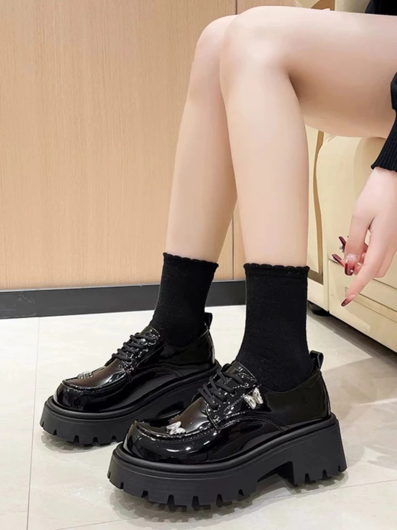 【蝴蝶】英伦风真皮厚底小皮鞋春秋季新款单鞋漆皮乐福鞋   518-3