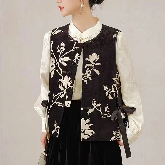 《初雪》雪尼尔黑底象牙色玉兰花新中式盘扣圆领开衫马甲
