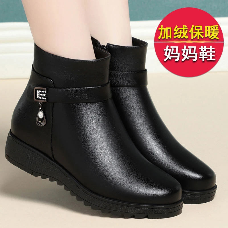 品牌断码冬季短靴冬季防滑软皮棉鞋平底保暖靴子女加绒女短靴子