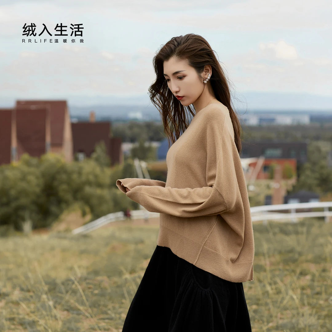 RRLIFE/绒入生活【绒舒】纯山羊绒挑眼工艺后开叉宽松圆领针织衫