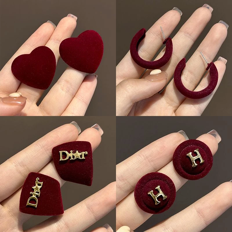 红色植绒耳环女高级感复古港风气质金属耳钉独特设计小众秋冬耳饰
