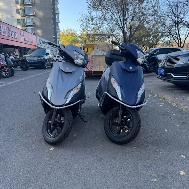 轻骑铃木UU125 燃油通勤代步摩托车