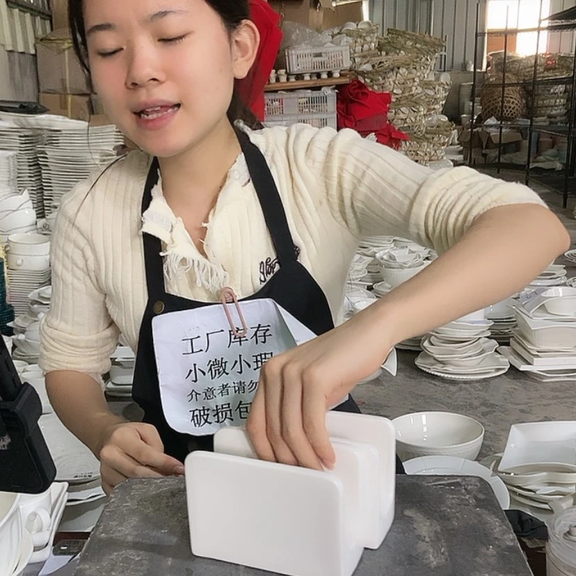 【闪购商品】陶瓷盘两个