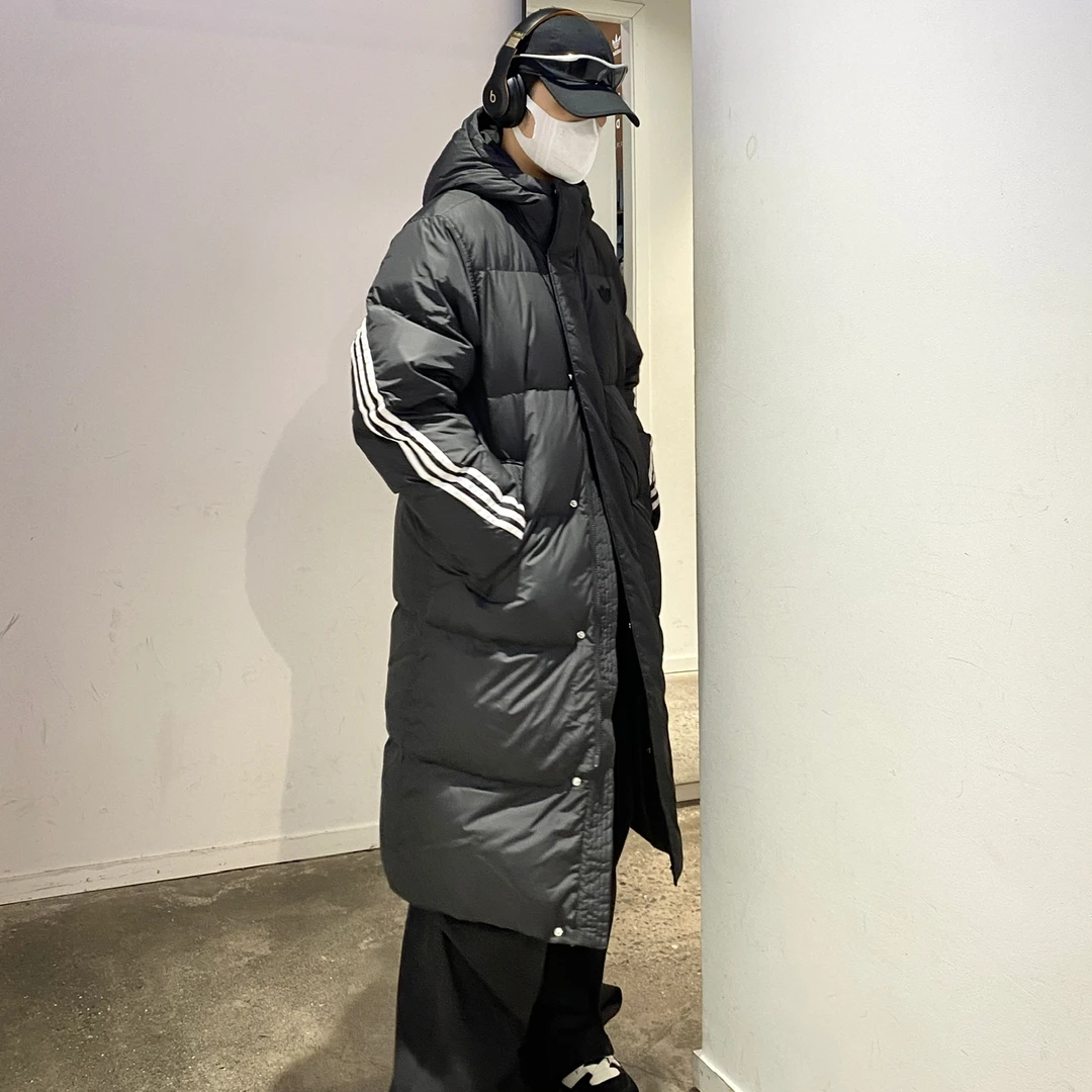 adidas/阿迪达斯长款过膝经典条纹连帽保暖羽绒服男款黑色 IU4831