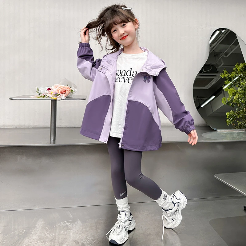 女童冲锋衣外套春秋款2024新款秋装女孩连帽上衣儿童秋季童装衣服
