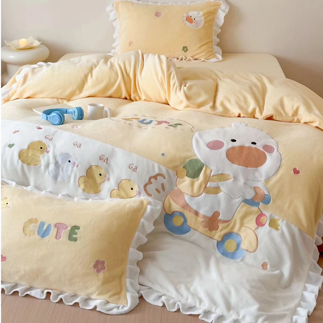 小玲子 快乐鸭 冬季加厚牛奶绒刺绣三件套四件套 可爱卡通风