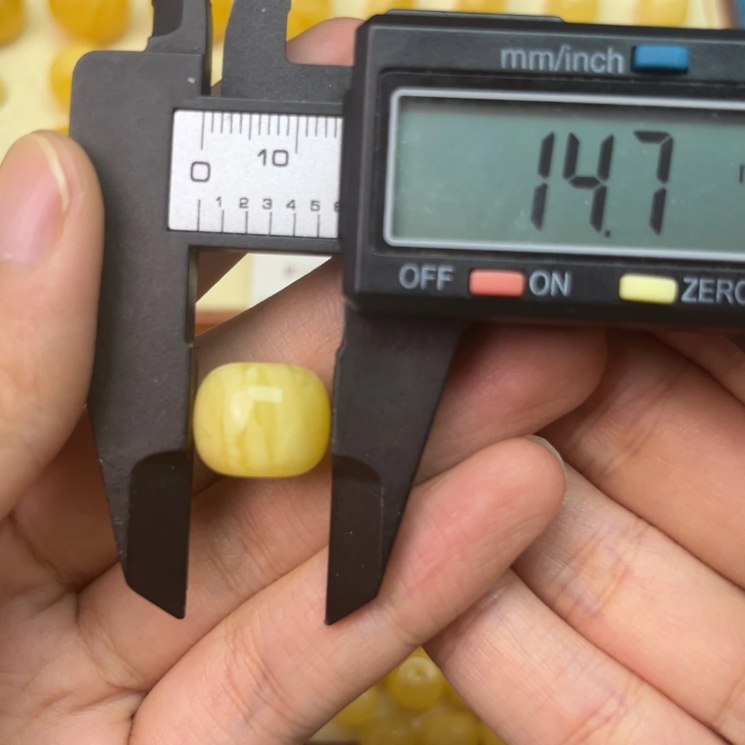 琥珀裸石未镶嵌蜜蜡