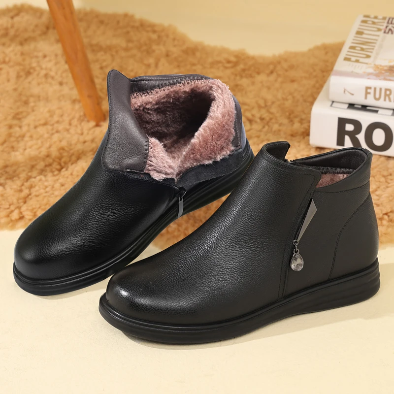真皮软底妈妈棉鞋女冬加绒保暖皮鞋中年41大码防滑短靴中老年老人