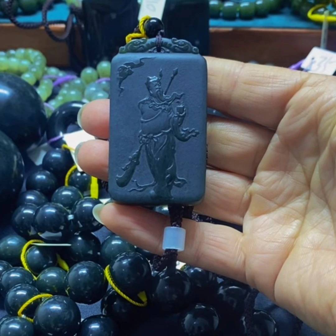 125新疆和田玉精品关公吊牌/高63宽36.5厚10.2