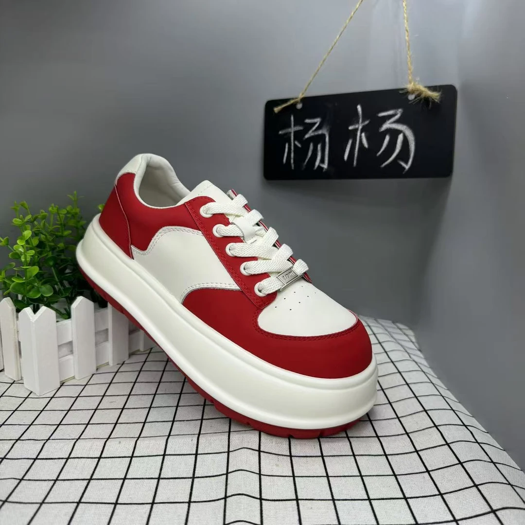 大头丑萌小白鞋女2024新款春秋宽脚圆头面包真皮百搭松糕板鞋9981