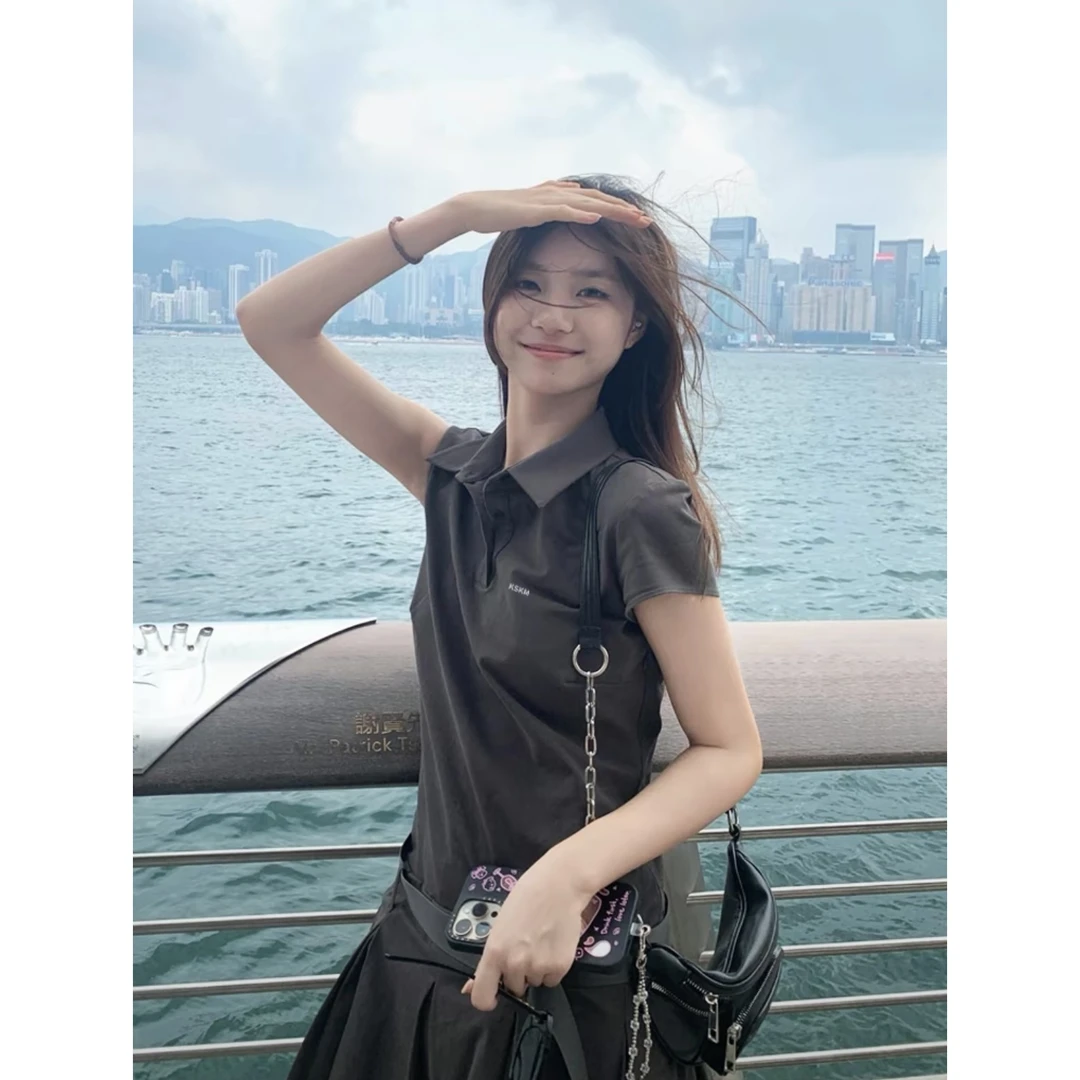 猫仕灰色POLO领连衣裙女2025款夏季学院风运动显瘦a字百褶裙套装