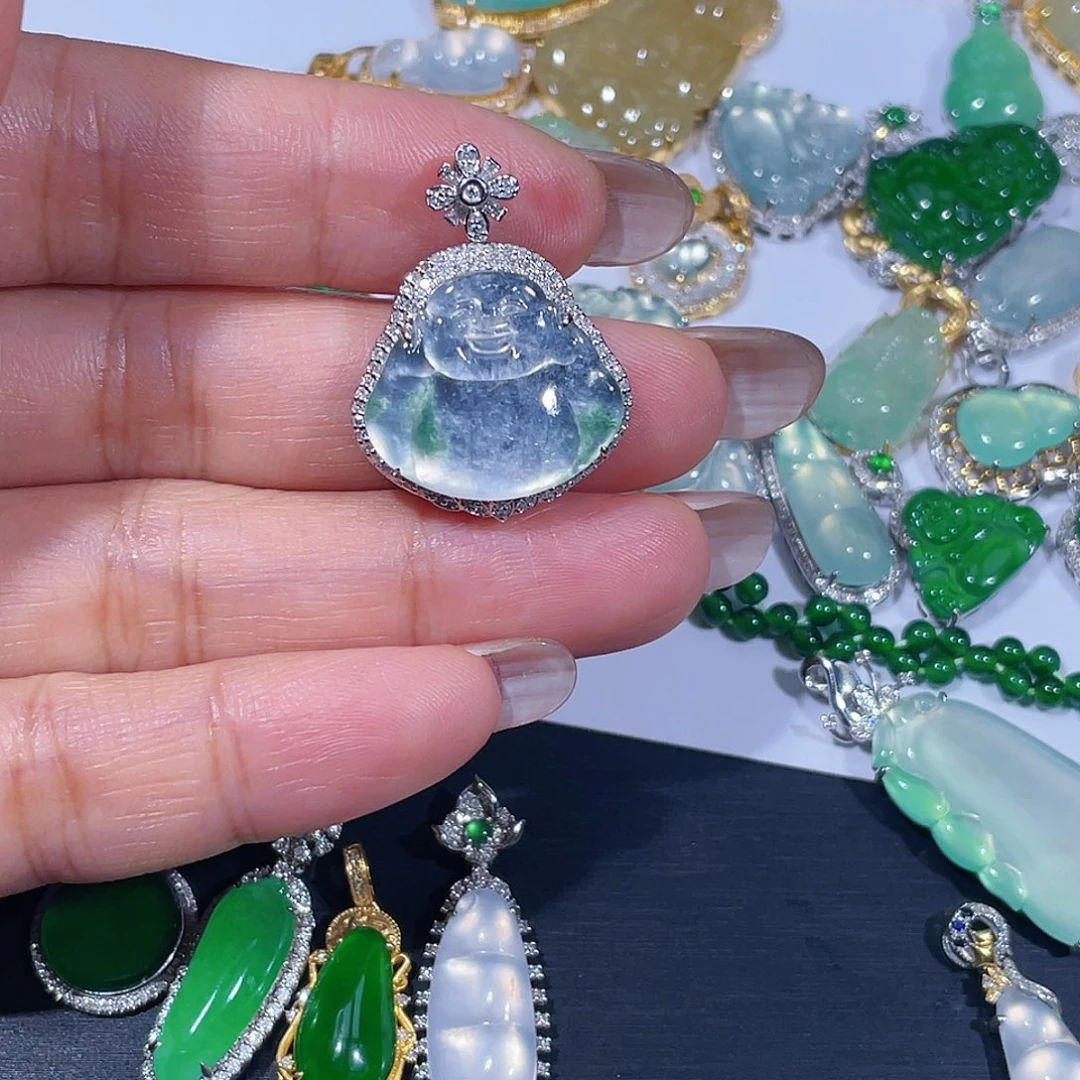 翡翠颈饰18K金镶嵌吊坠