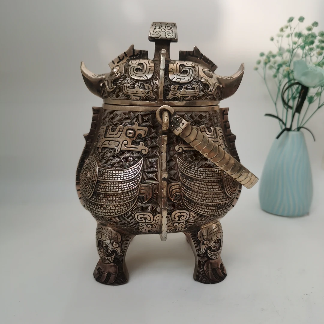 山西博物院藏青铜鸮卣复刻工艺品