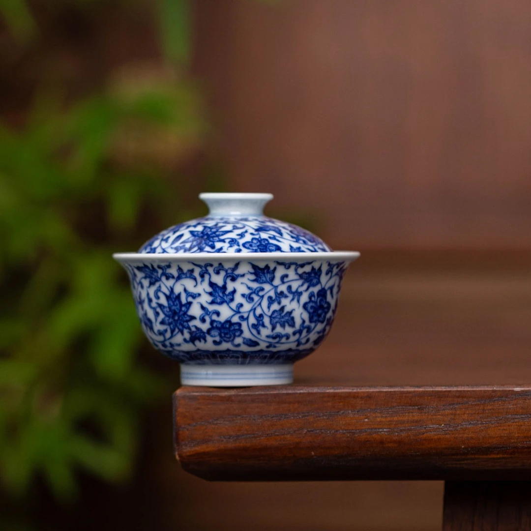 青花点工缠枝莲两才盖碗  景德镇高端陶瓷手工手绘专用茶器工具