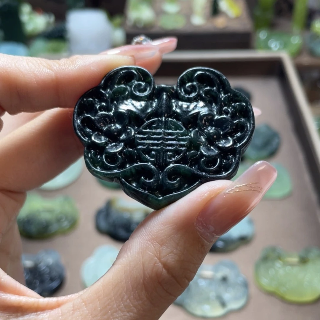 【闪购商品】蛇纹石玉颈饰未镶嵌?****中