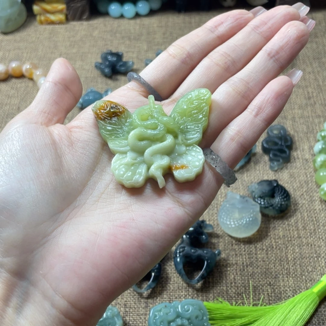 【闪购商品】蛇纹石玉颈饰未镶嵌?****中