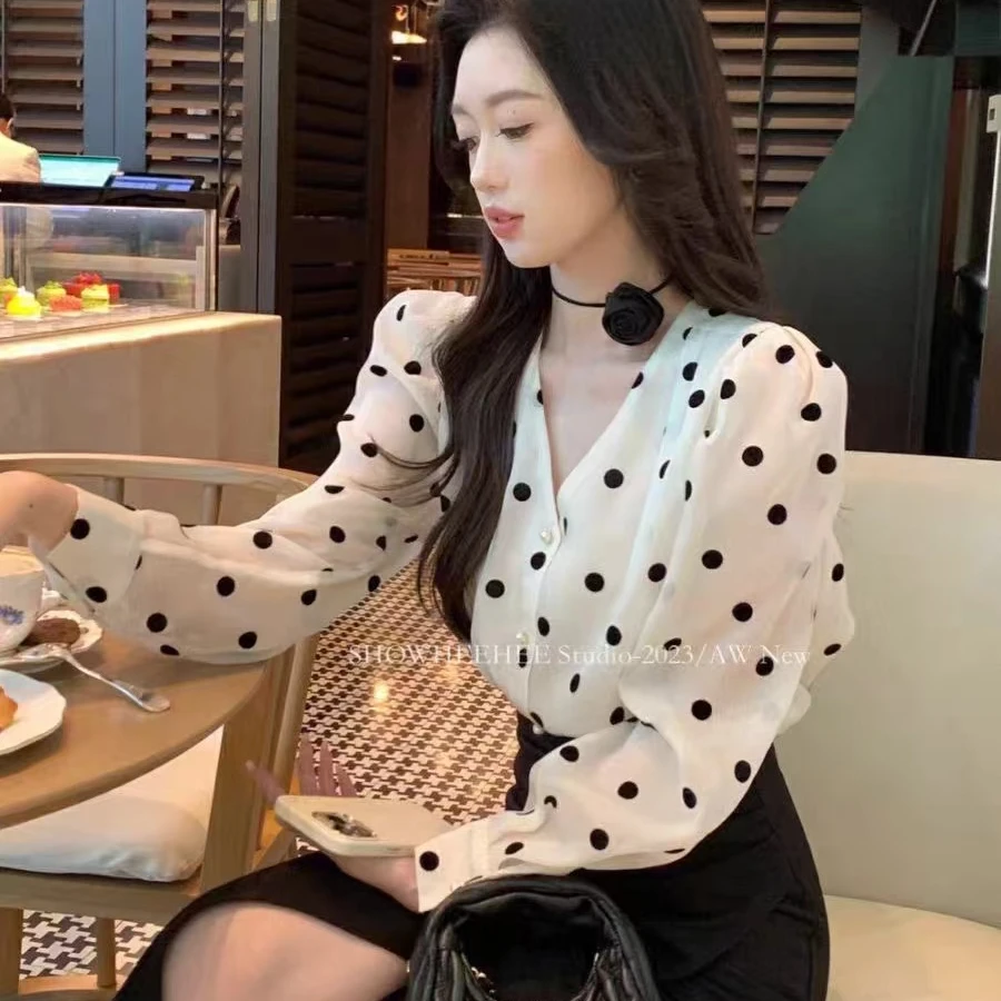 韩版波点显瘦气质衬衫2025春秋新款单排扣V领设计感长袖女装591#