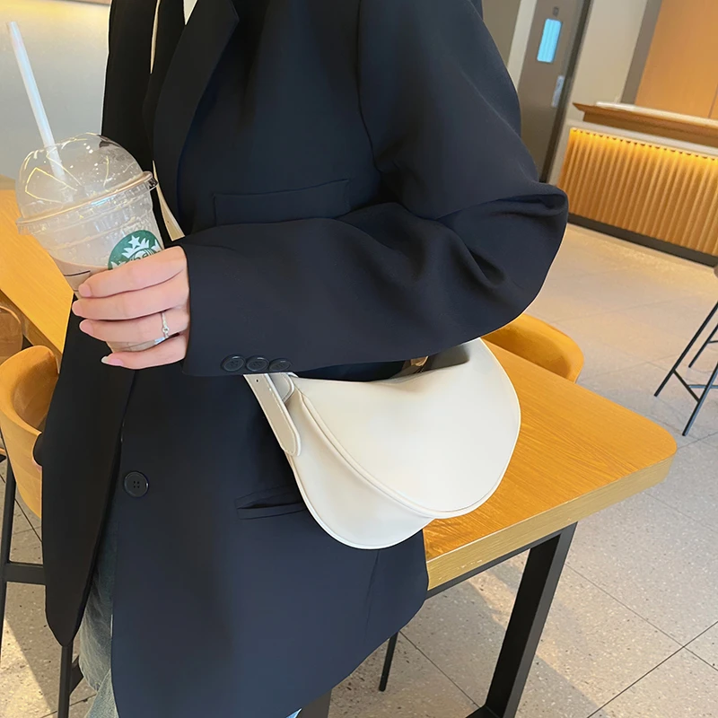 今年新款秋冬高级质感百搭饺子包时尚流行轻奢腋下包斜挎单肩包包