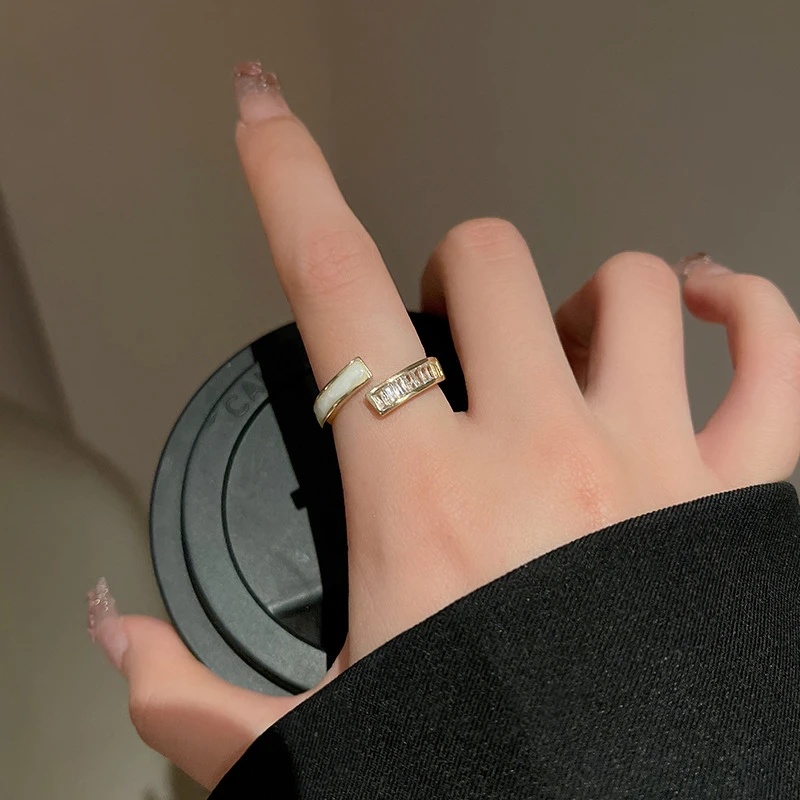 复古轻奢超闪锆石戒指女设计感个性白色滴油食