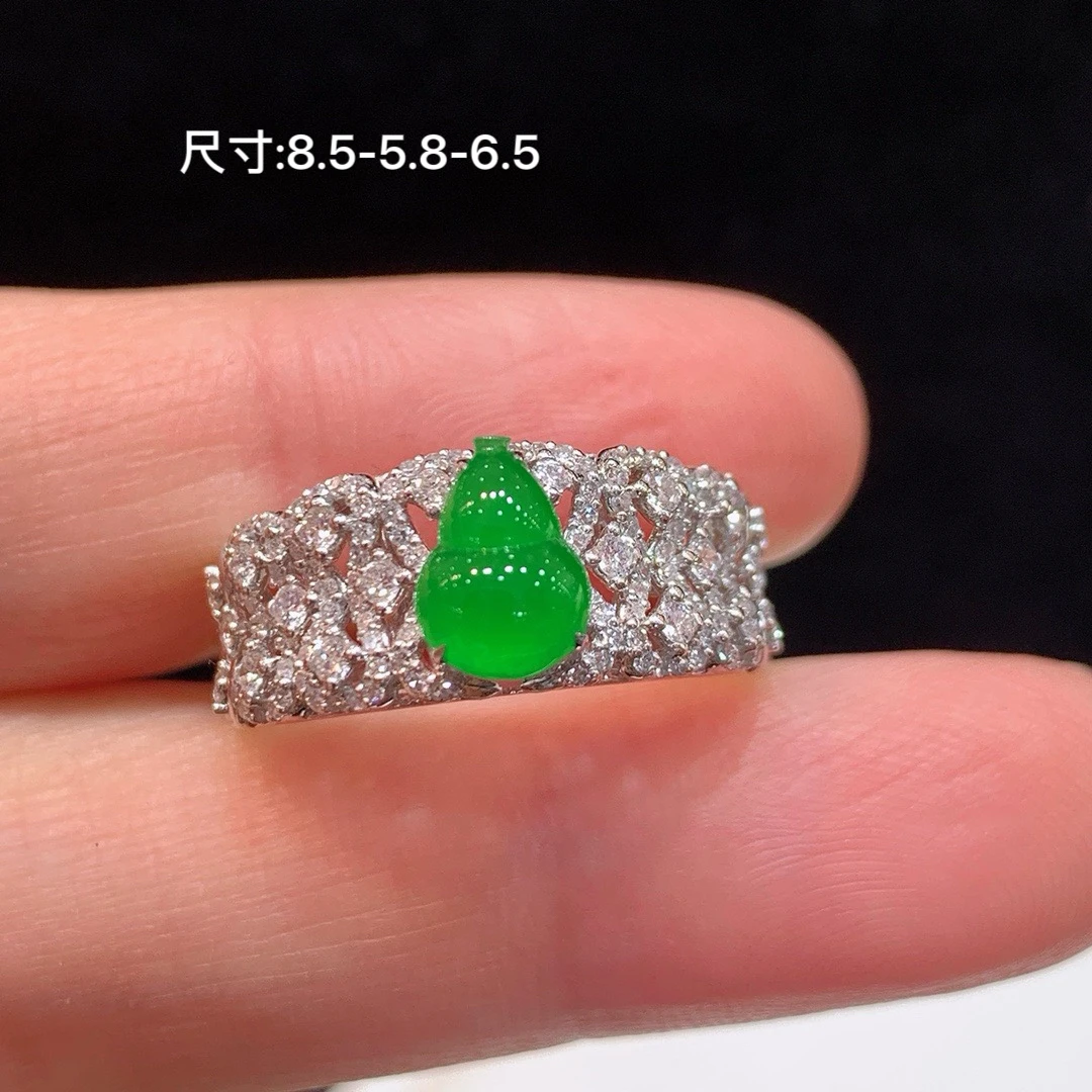 天然翡翠A货满绿葫芦蕾丝戒指，18k金伴钻镶嵌奢华