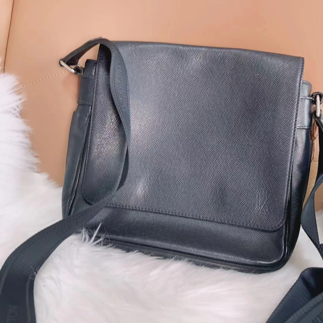 95新 LouisVuitton/路易威登 路易威登 百搭款黑色邮差包
