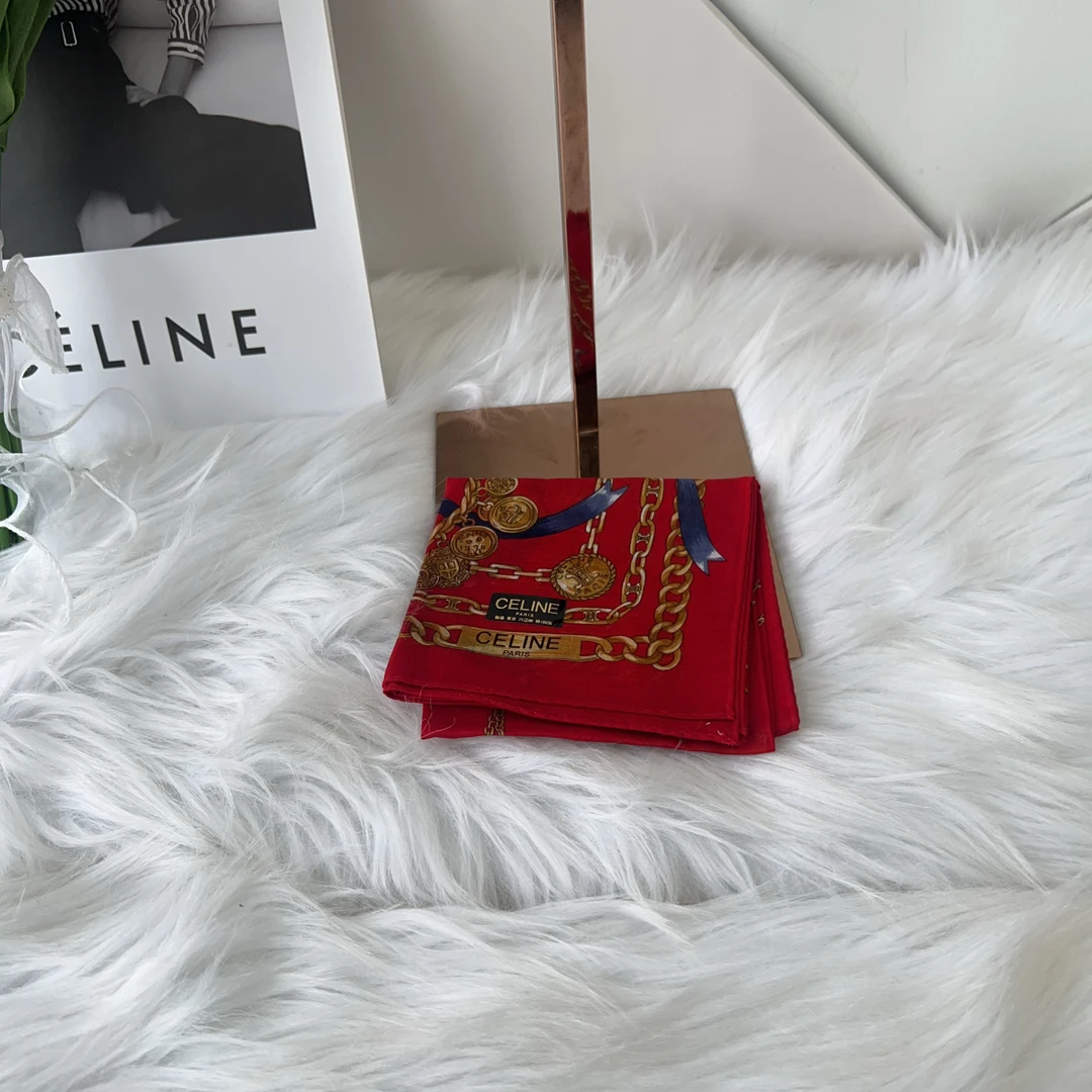 95新 Celine/思琳 思琳 百搭款大红色丝巾