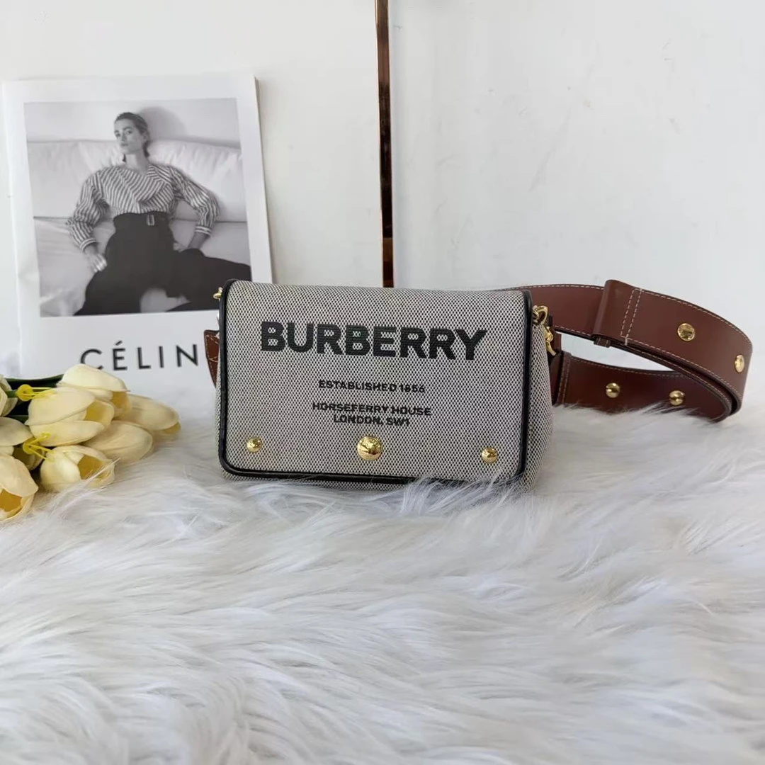 95新 BURBERRY/博柏利 B0772 博柏利帆布小号单肩包