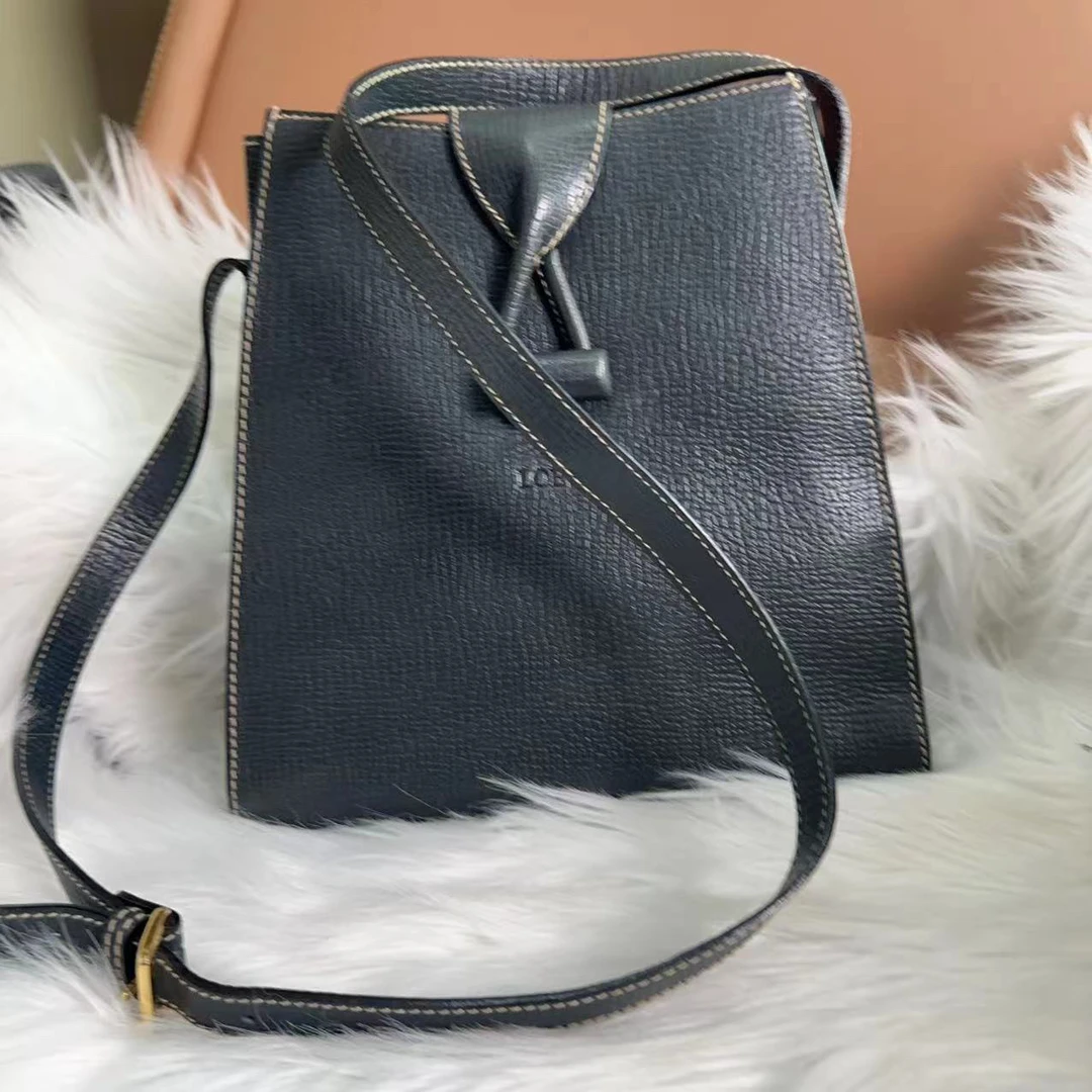 95新 LOEWE/罗意威 罗意威 百搭款黑色竖版单肩包