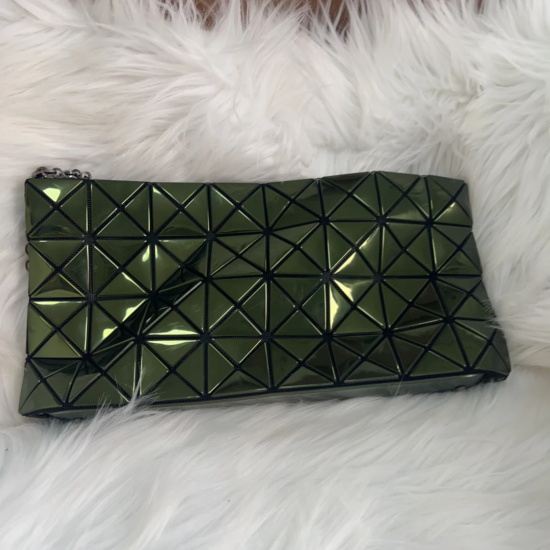 95新 Issey Miyake/三宅一生 三宅一生 百搭款B0493军绿色单肩包