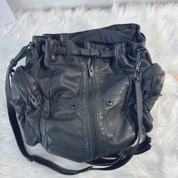 95新 Alexander McQueen/亚历山大·麦昆 亚历山大 黑色双肩包