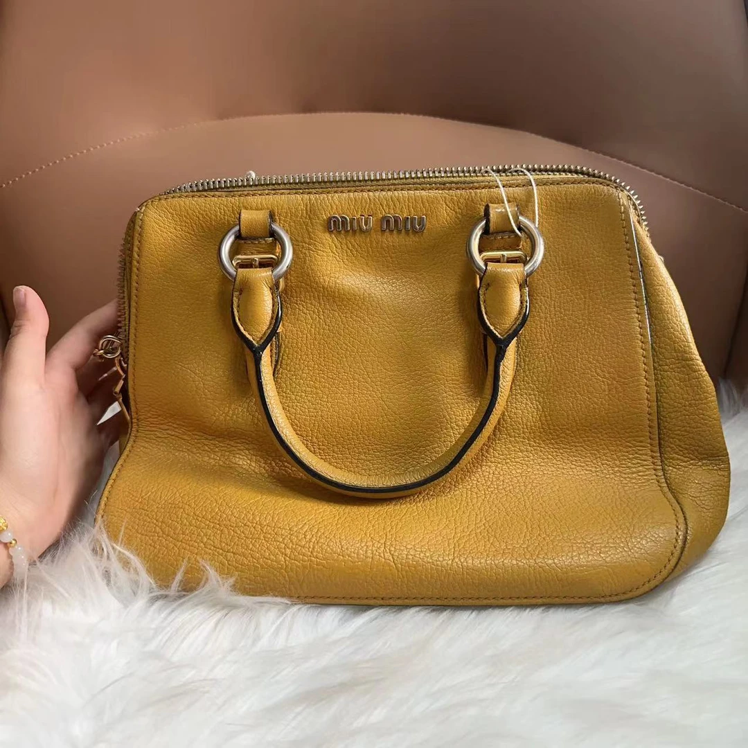 95新 MIU MIU/缪缪 缪缪BB0458黄色时尚百搭单肩包