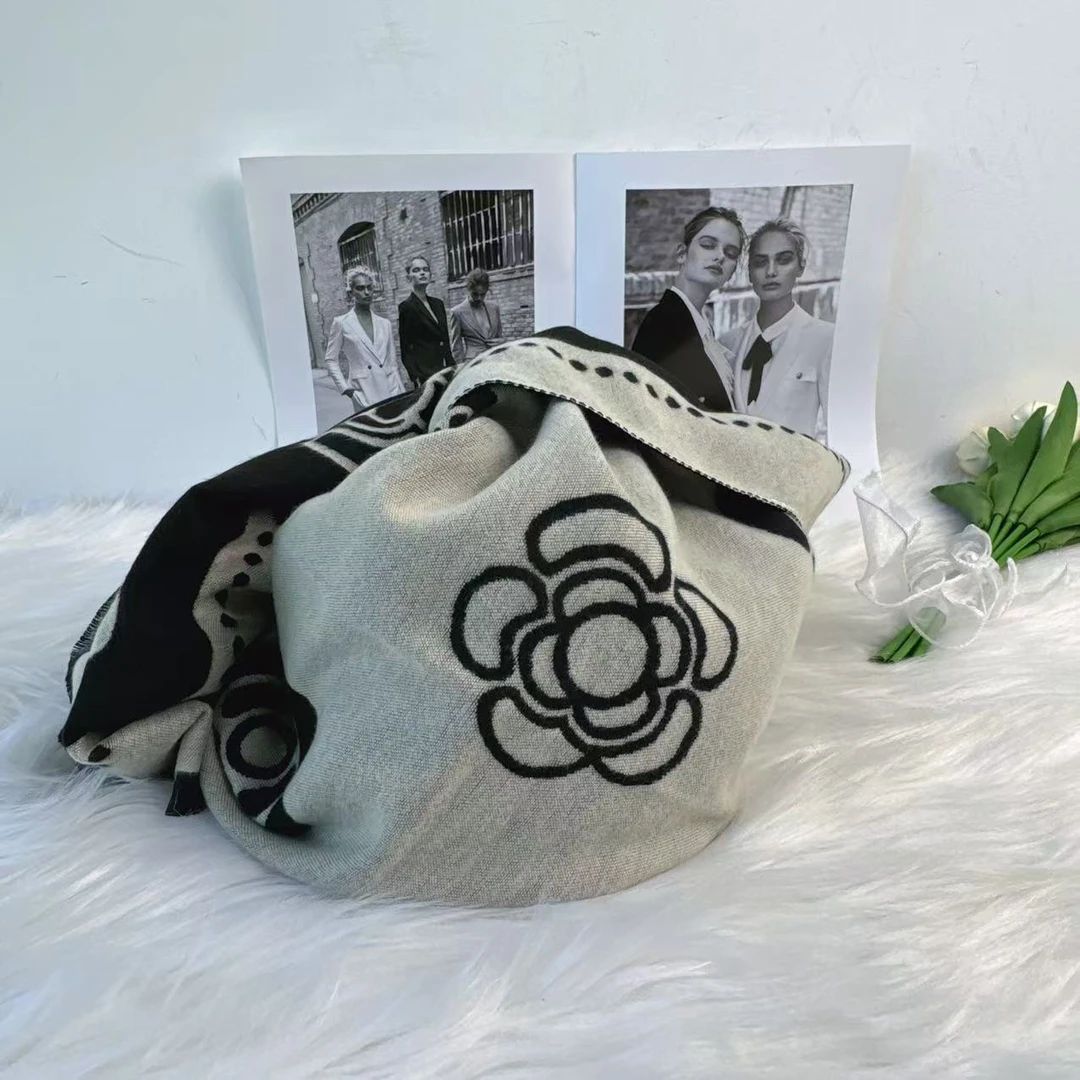 全新未使用  【安总专属】黑色系小花围巾