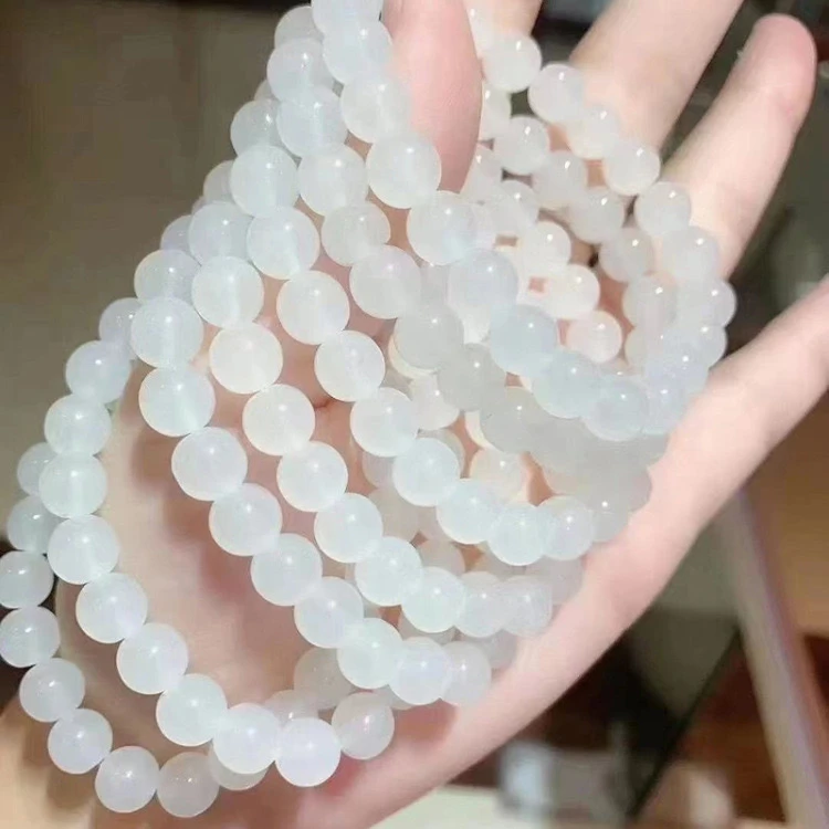 白色时尚精美手串