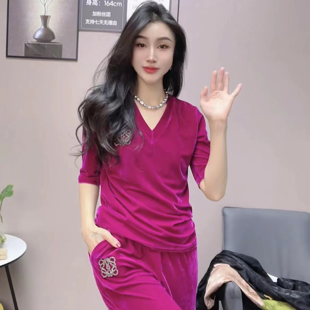 多宝2024春夏新款弹力丝绒胸花女士半袖显瘦百搭时尚减龄洋气