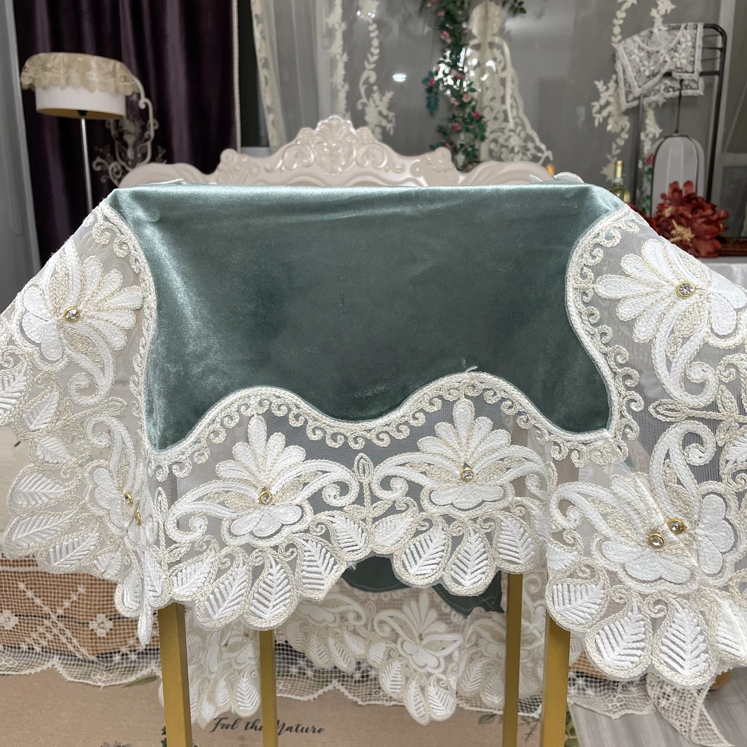 DY205-33金丝绒(60*120cm长方 ）蓝色锁链绣白边桌旗