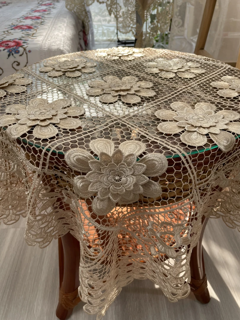 DY005-32丝光线（85cm方）米色立体荷花镂空盖巾