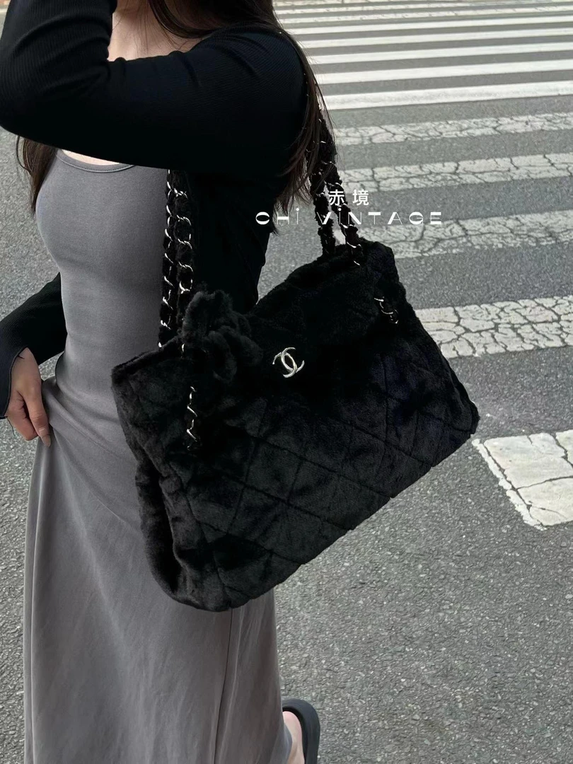 95新 Chanel/香奈儿 6538 黑色兔毛山茶花托特09-10