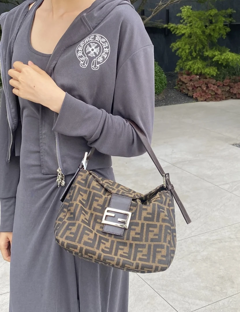 95新 FENDI/芬迪 3546 老花银扣胖丁单肩包