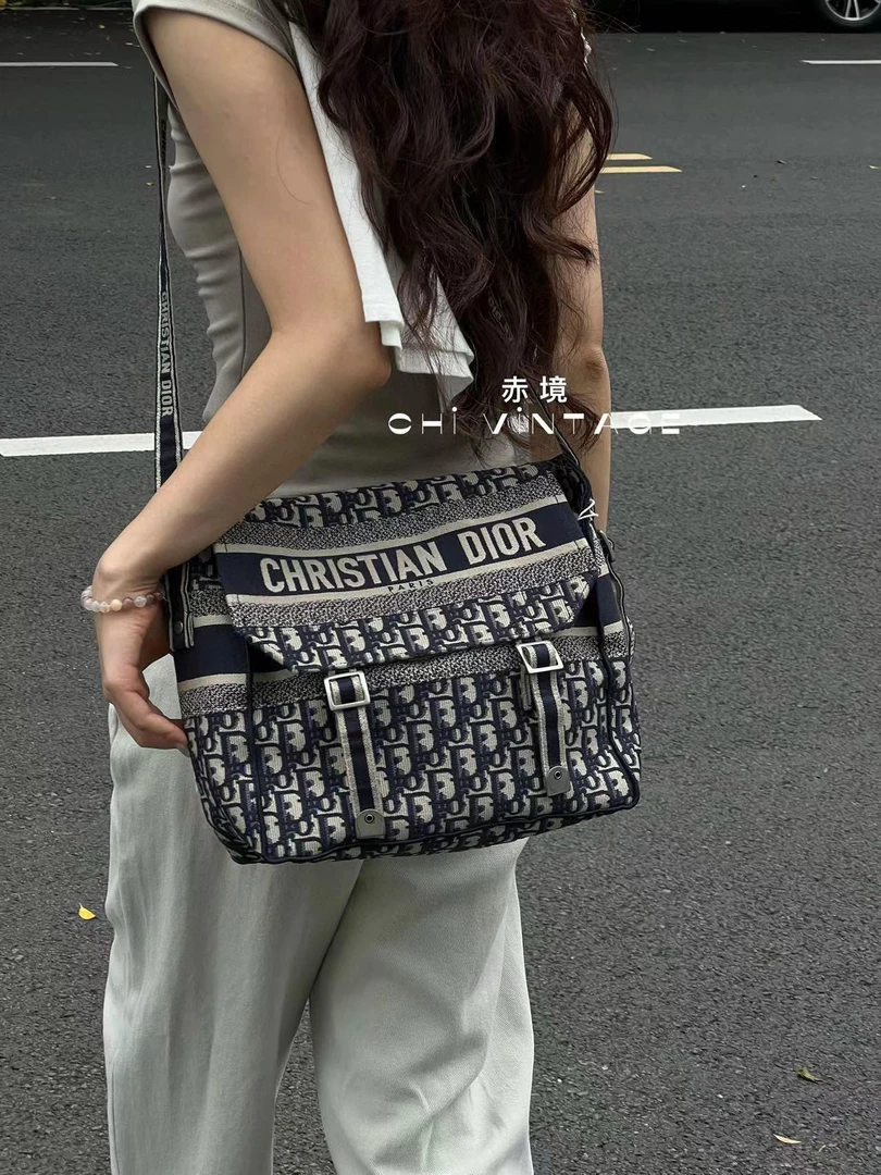95新 DIOR/迪奥 2422 蓝色老化邮差斜挎包