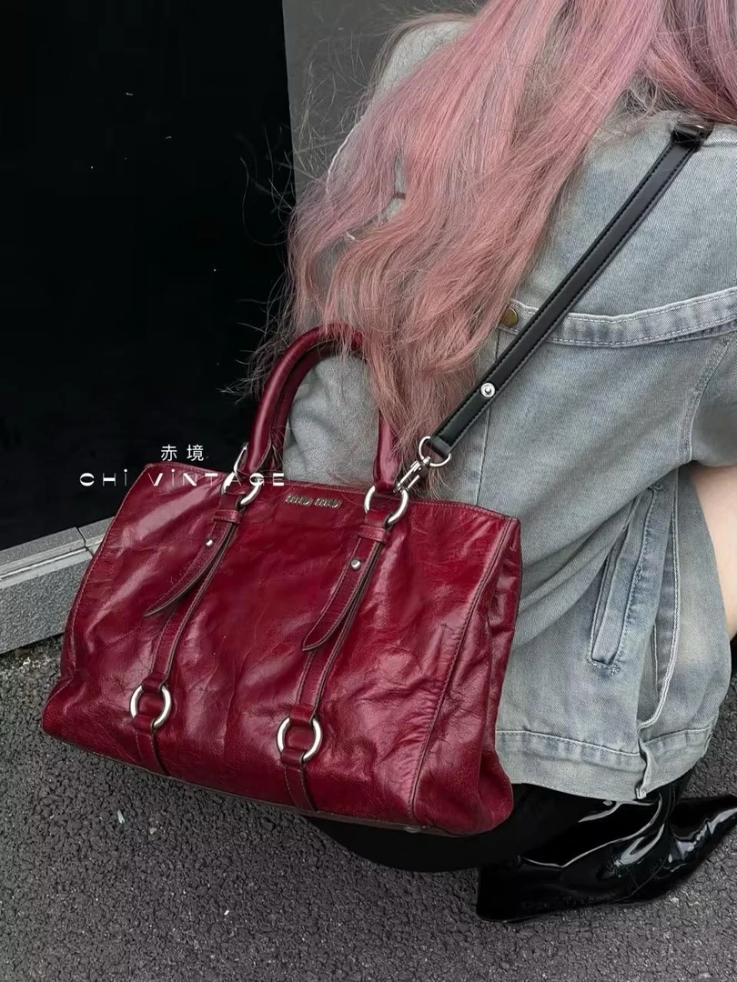 95新 MIU MIU/缪缪 2388 酒红色油蜡皮机车托特斜挎包
