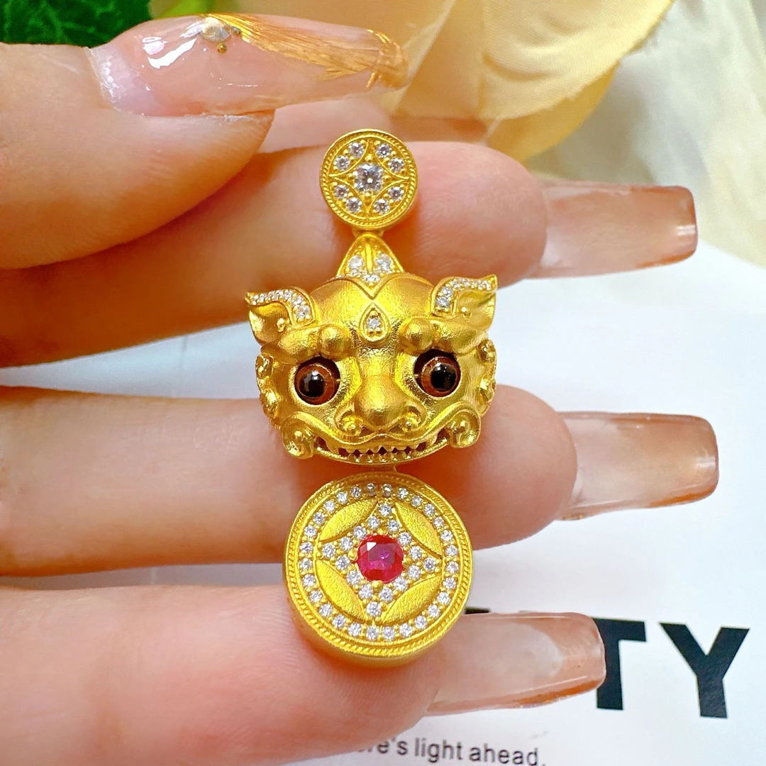 足金999咬钱貔貅黄金吊坠眨眼吞金兽莫桑挂坠纯金韦雪同款送礼