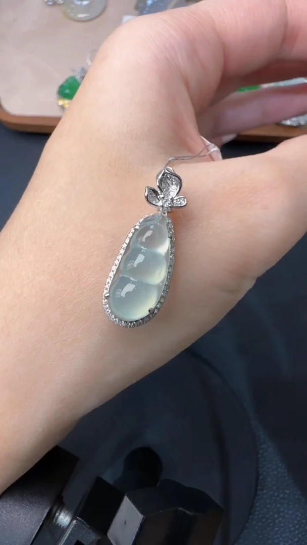 【闪购商品】翡翠吊坠(不含链)18K金镶嵌10