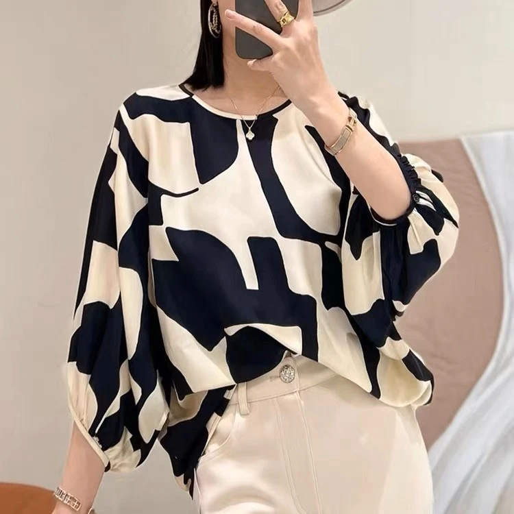 华华严选/2024新款圆领奶牛花七分时尚印花袖真丝气质小衫2320