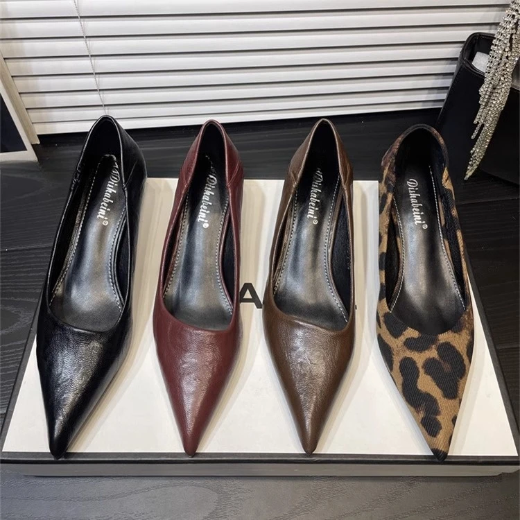2025秋冬新款尖头浅口高跟鞋豹纹时尚百搭气质通勤低跟小猫跟单鞋