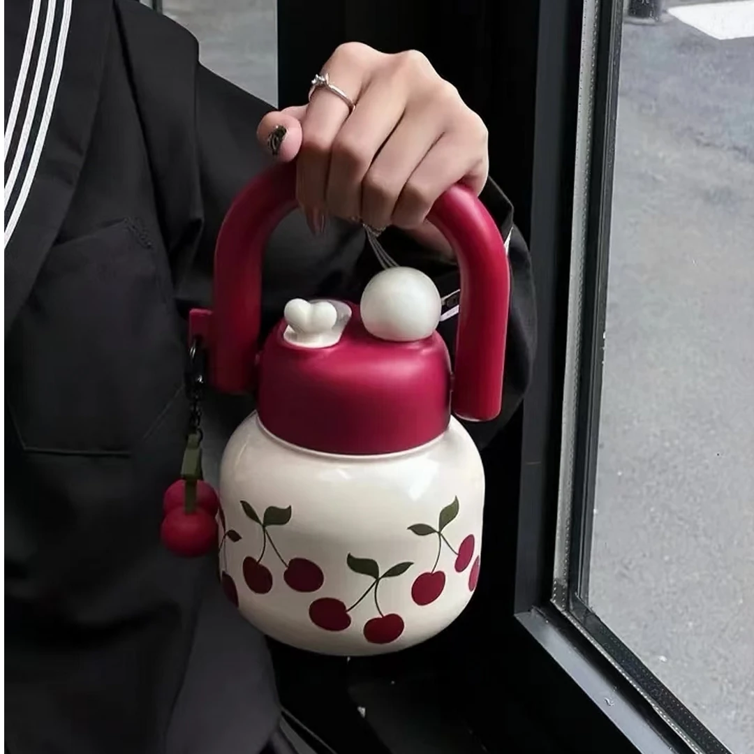 网红大容量保温杯高颜值带吸管水杯时尚女生斜挎防摔便携肚肚杯子