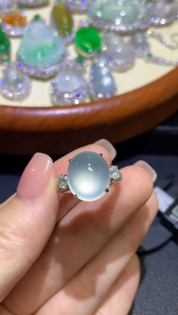 【闪购商品】翡翠戒指18K金镶嵌高冰玻茅台白蛋面