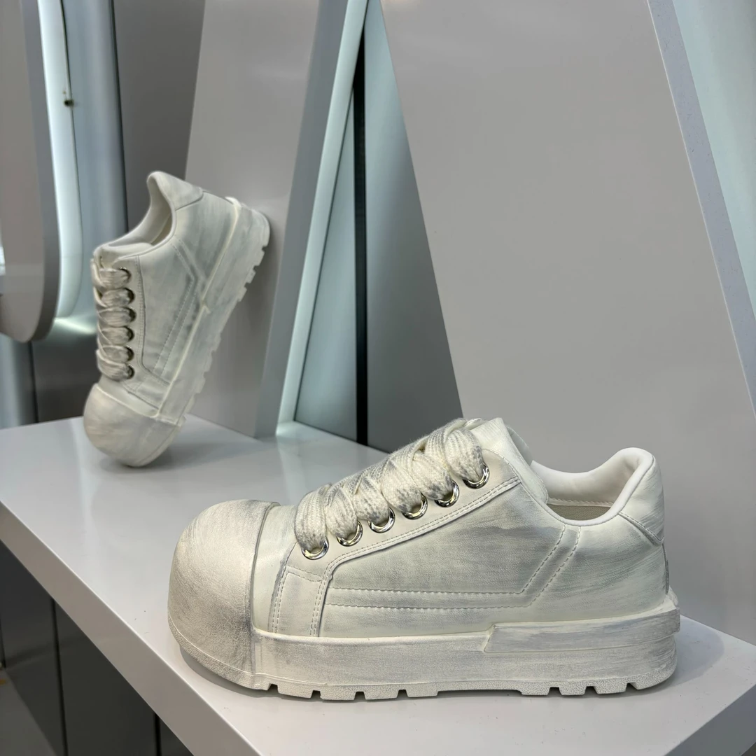 原创设计ins潮时尚潮流碳黑面包感圆方不对称米奇大头厚底板鞋男